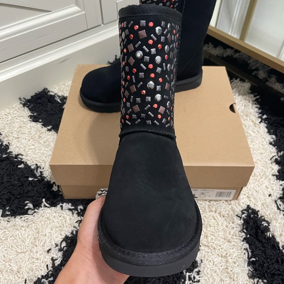 NIB Women Size 6 (Euro Sz 37) UGG W Classic Studded II Winter Ankle Boots Black - Picture 6 of 13